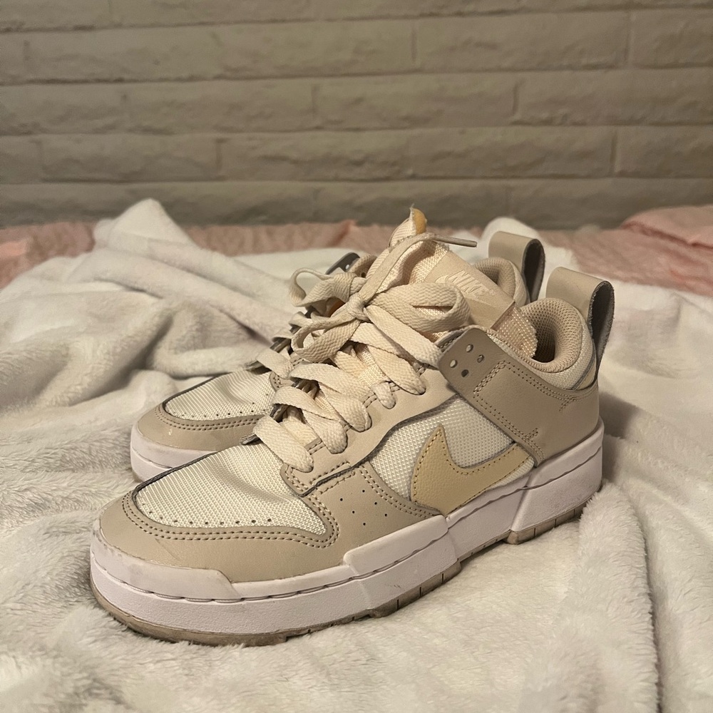 NIKE DUNK WOMENS SIZE 7